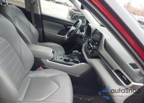 2021 Toyota Highlander Xle z USA, uszkodzony, nr VIN 5TDGZRBH5MS558053